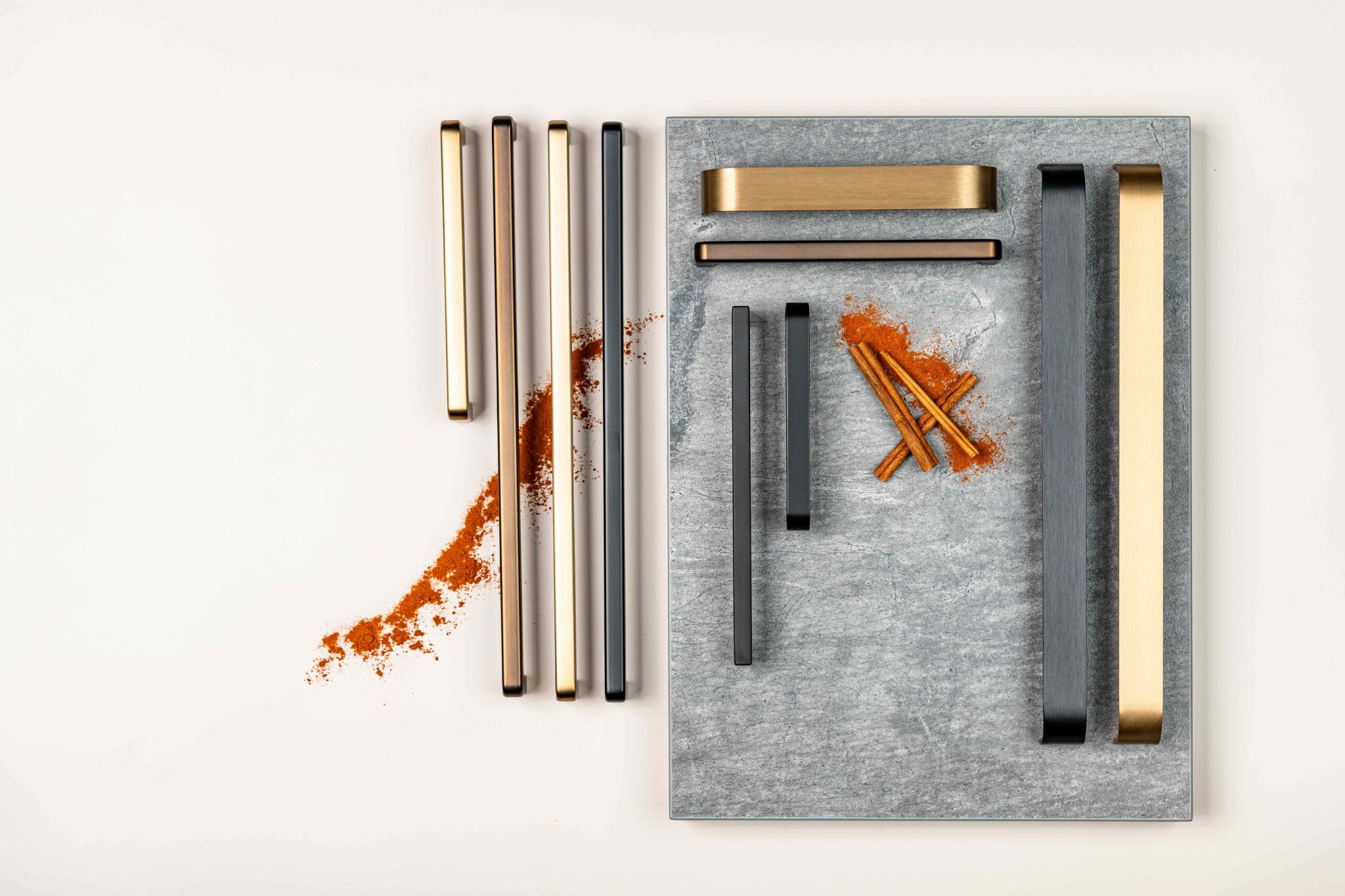 Asortiman kuhinjskih ručki, zlatne, nove