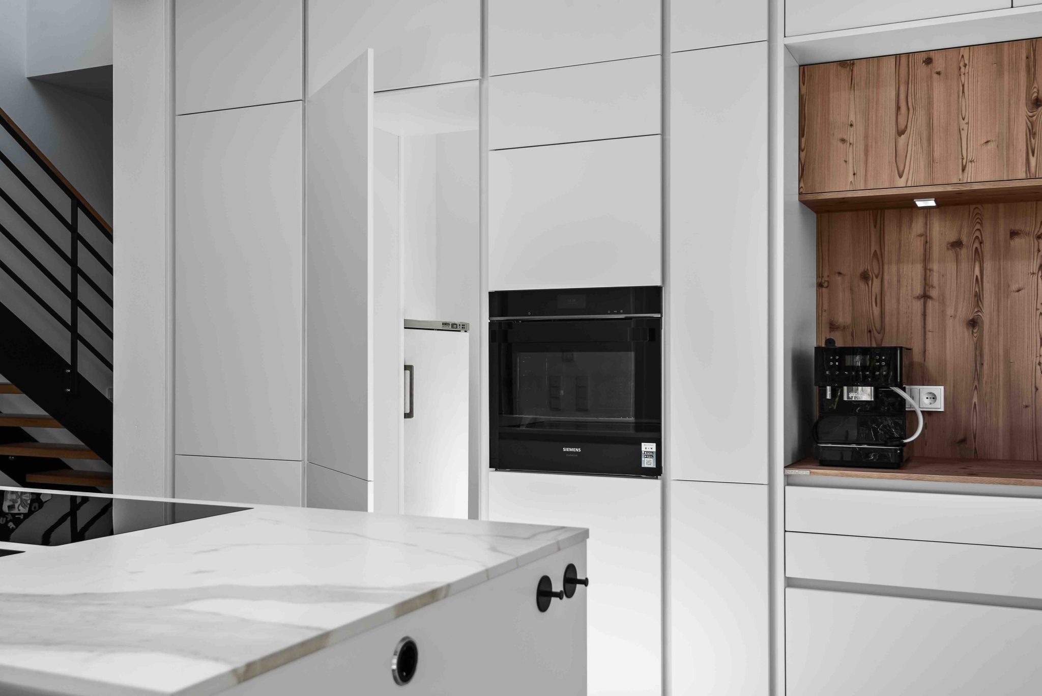 Svijetli dekori: bijela i mramorna