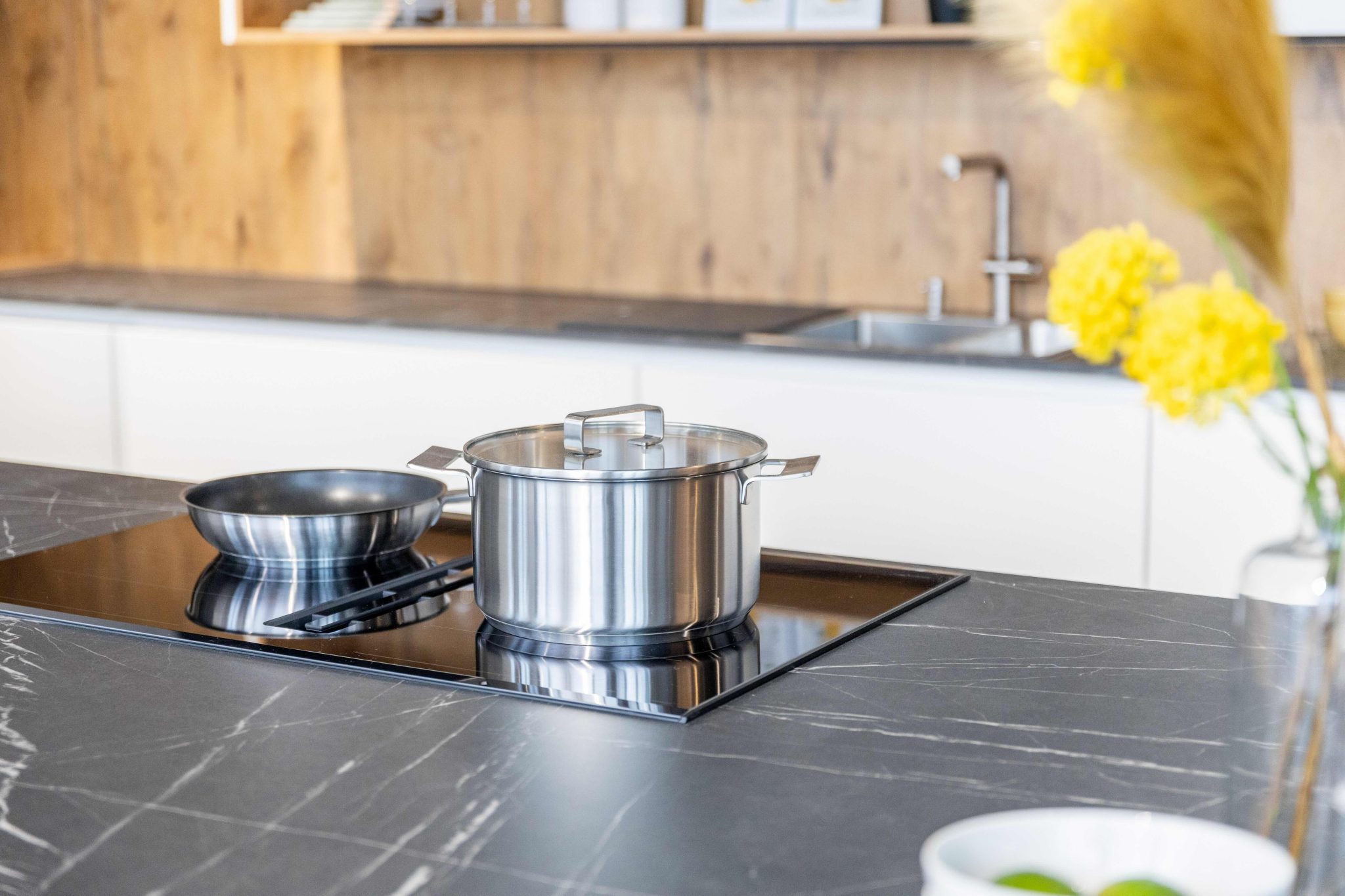 Tamna radna ploča za kuhanje